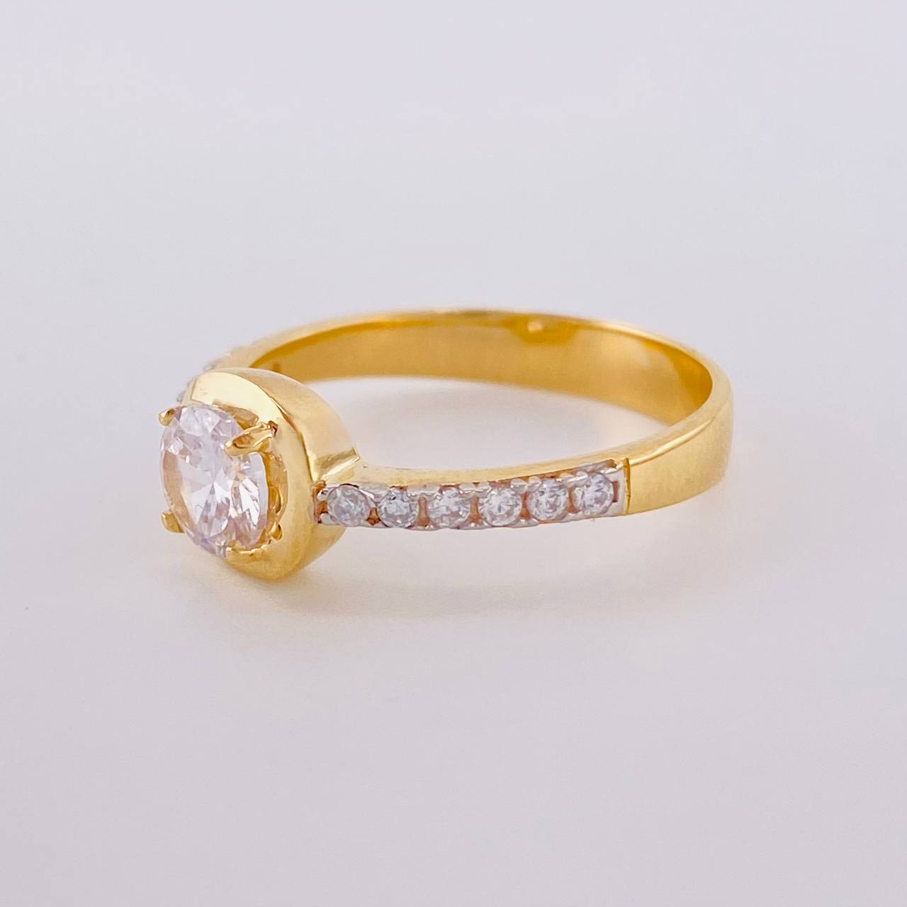 Anillo Halo Liso Oblicuo 3.5 g / T7 1/4 Oro Amarillo 18K