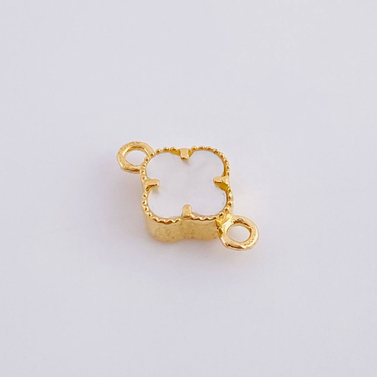 Herraje Trebol Nacar Blanco 0.5 g / 1.1 cm Oro Amarillo 18K