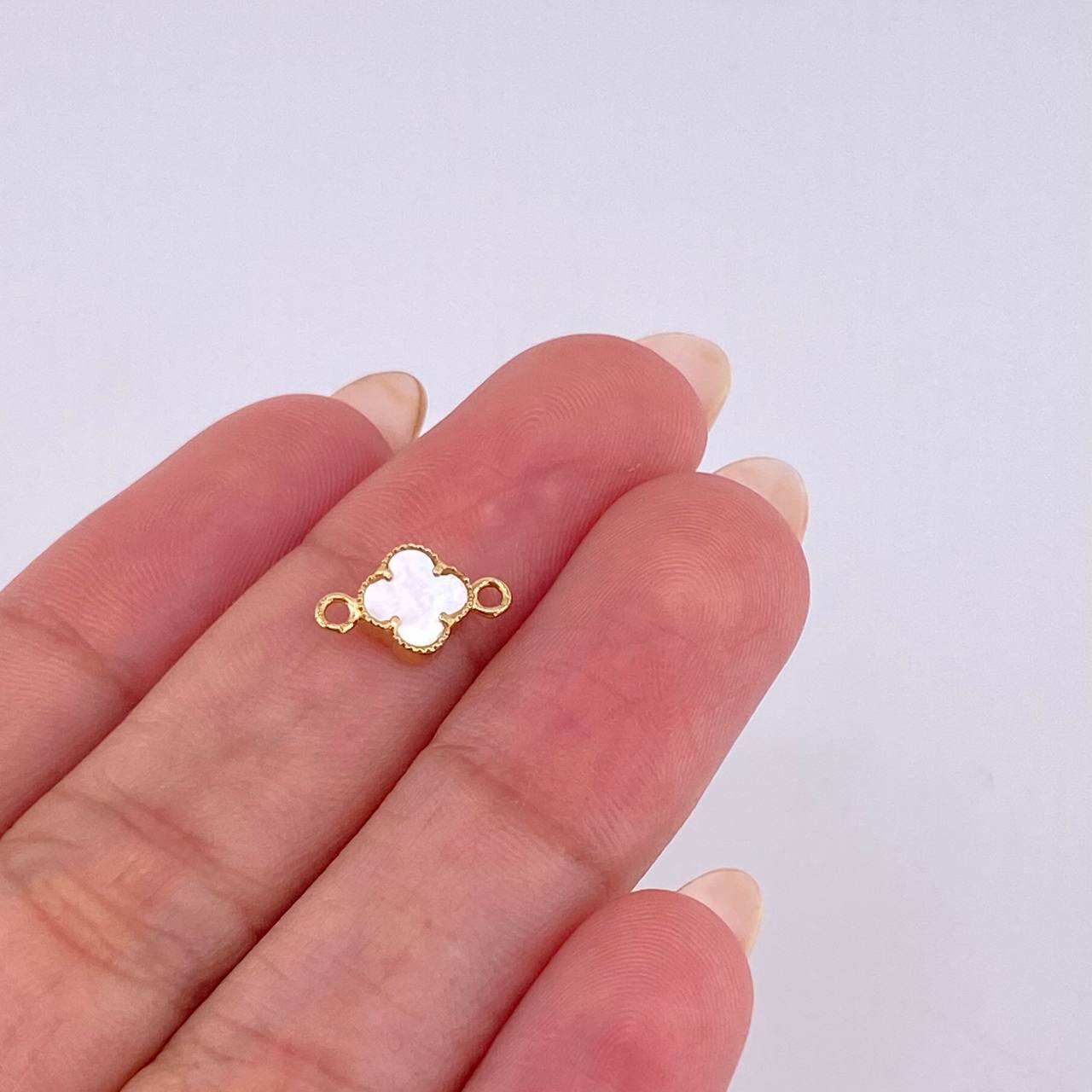 Herraje Trebol Nacar Blanco 0.5 g / 1.1 cm Oro Amarillo 18K