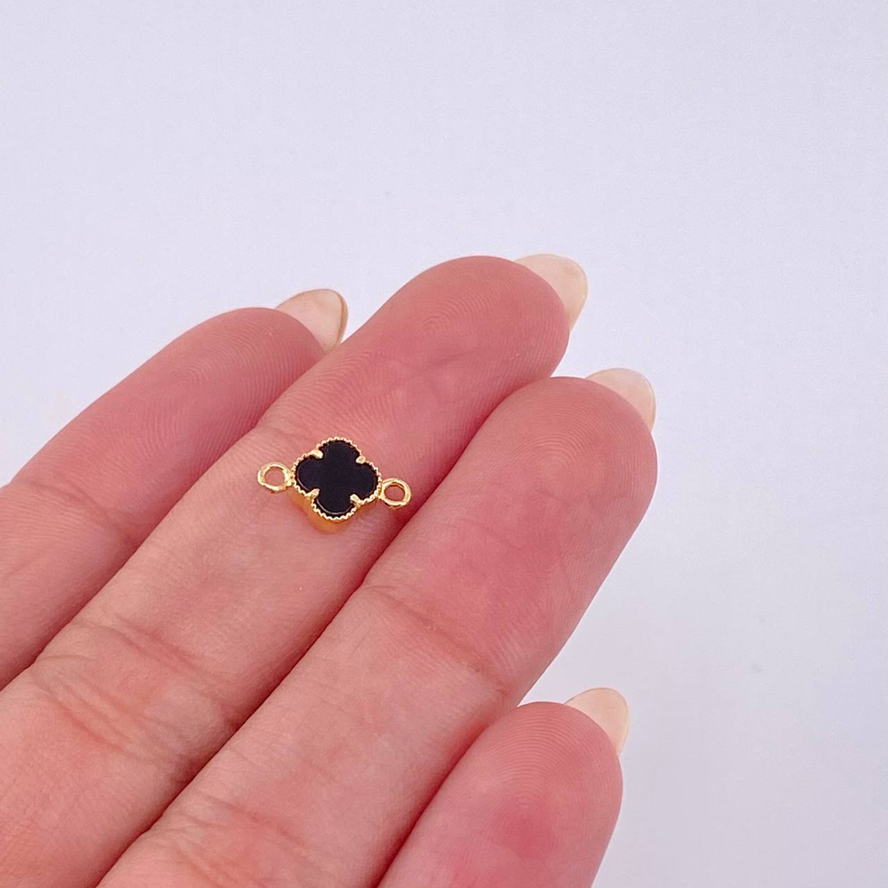 Herraje Trebol Onix Negro 0.55 g / 1.1 cm Oro Amarillo 18K