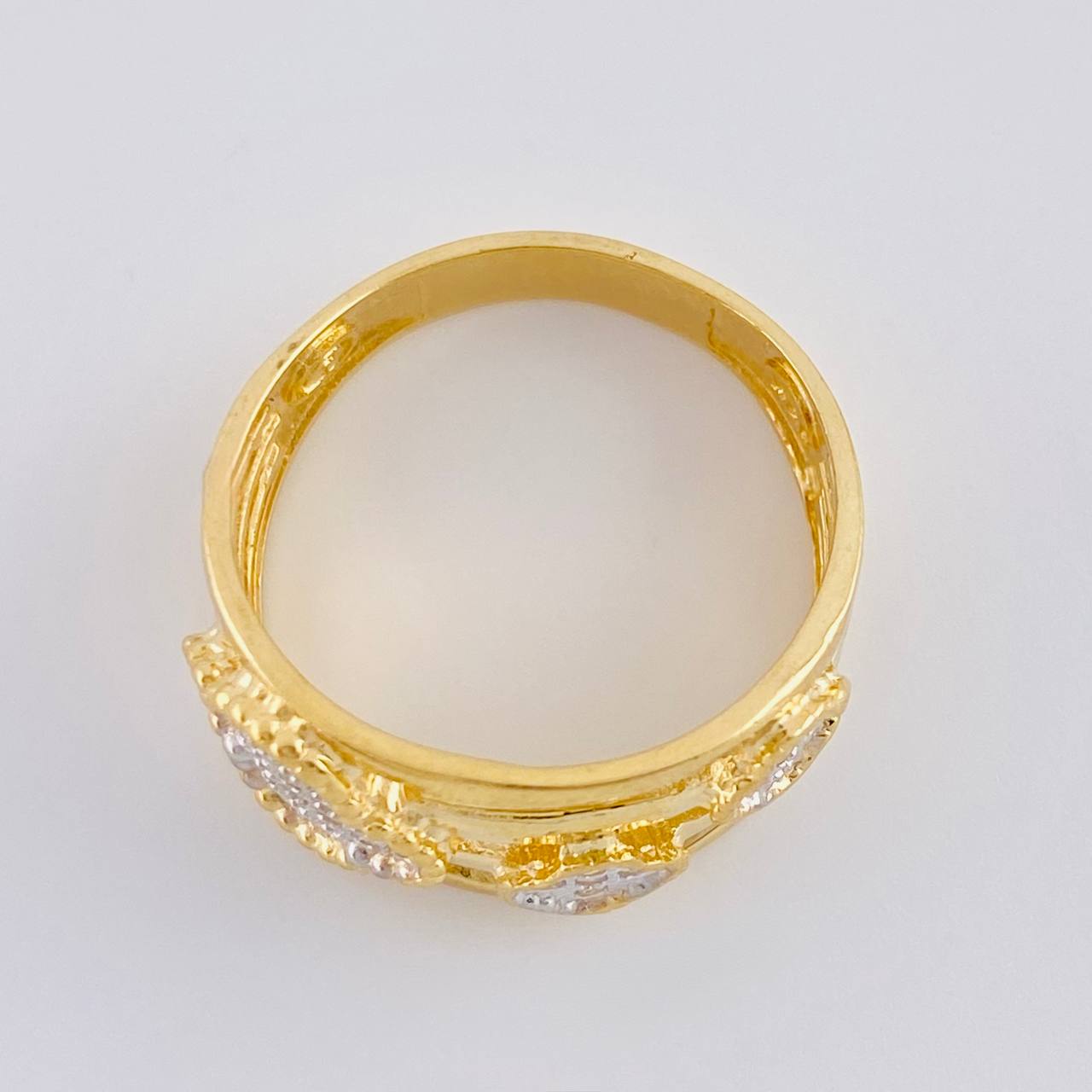 Anillo Sendero Treboles  4.25 g / T6 3/4 Dos Oros Amarillo Blanco 18K