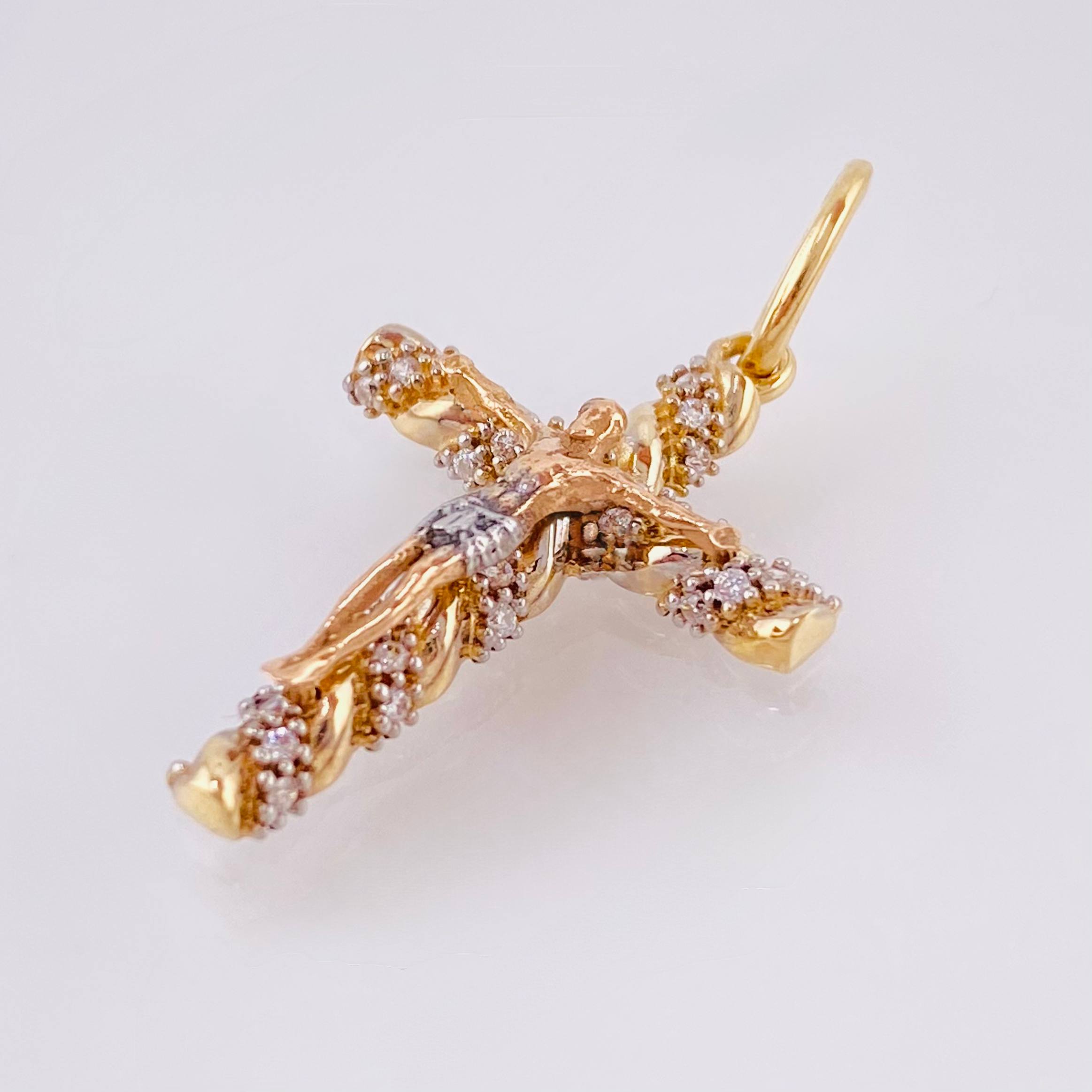 Dije Cruz Cristo Brioche 1.95gr / 3cm / Tres Oros 18K