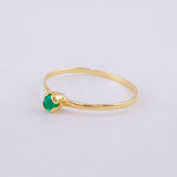 Anillo Solitario Abrazado Esmeralda 8pts 0.8g / T6 Oro Amarillo 18K