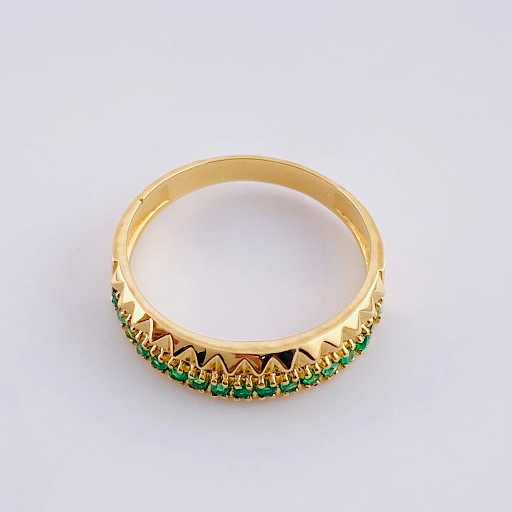 Anillo Doble Carril Triangular Esmeraldas 15pts 2.95g / T5 3/4 Oro Amarillo 18K