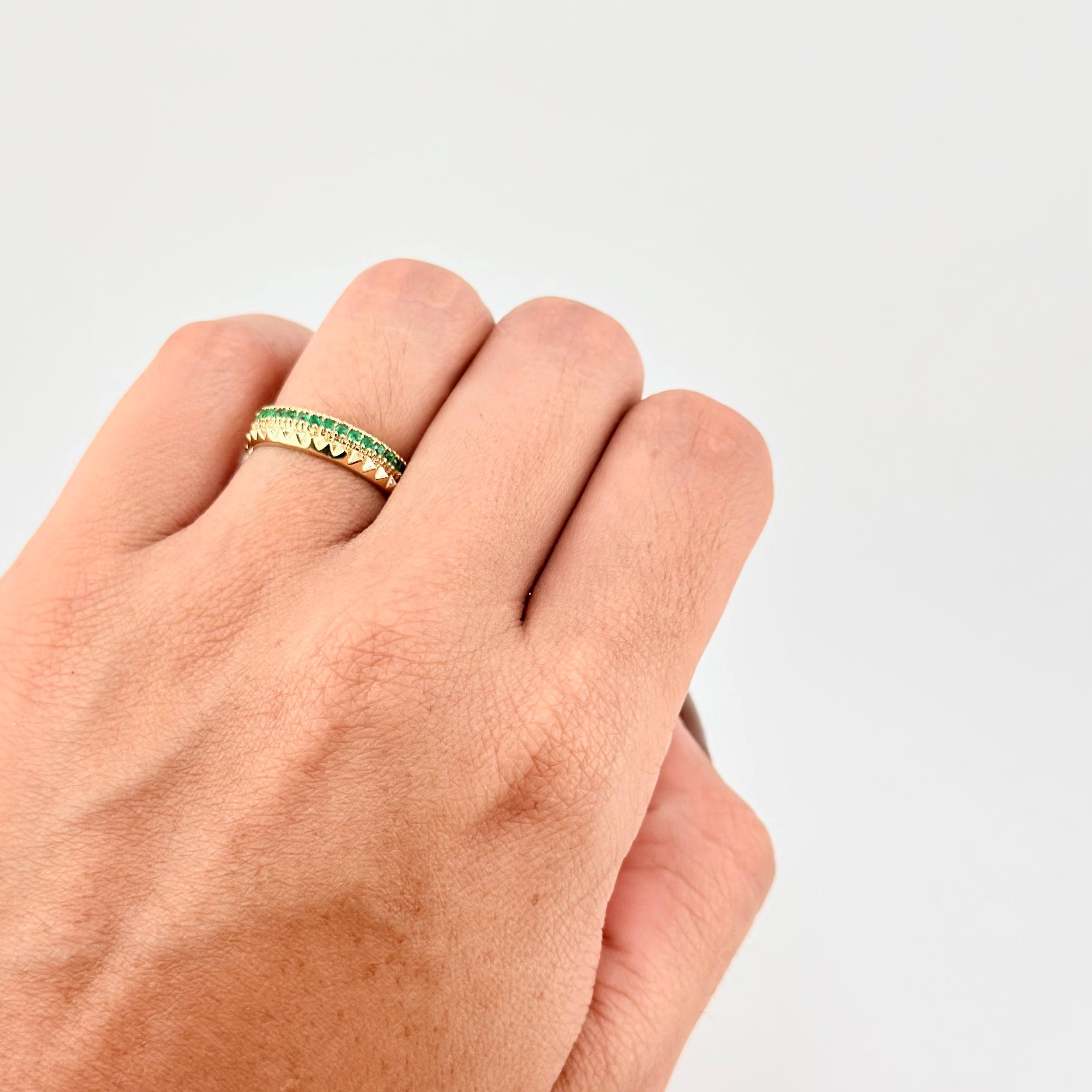 Anillo Doble Carril Triangular Esmeraldas 15pts 2.95g / T5 3/4 Oro Amarillo 18K