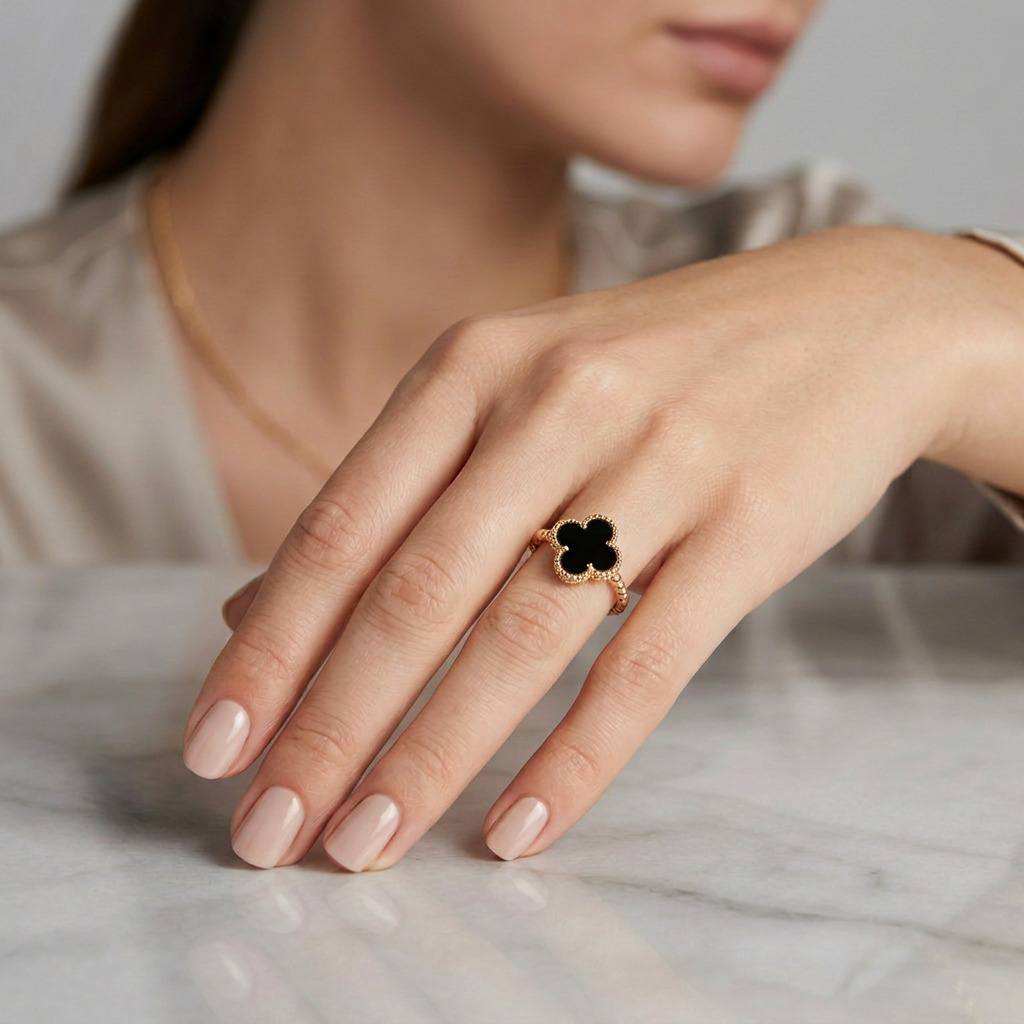 Anillo Trebol Onix Burbuja 2.05g / T6 1/2 Oro Amarillo 18K