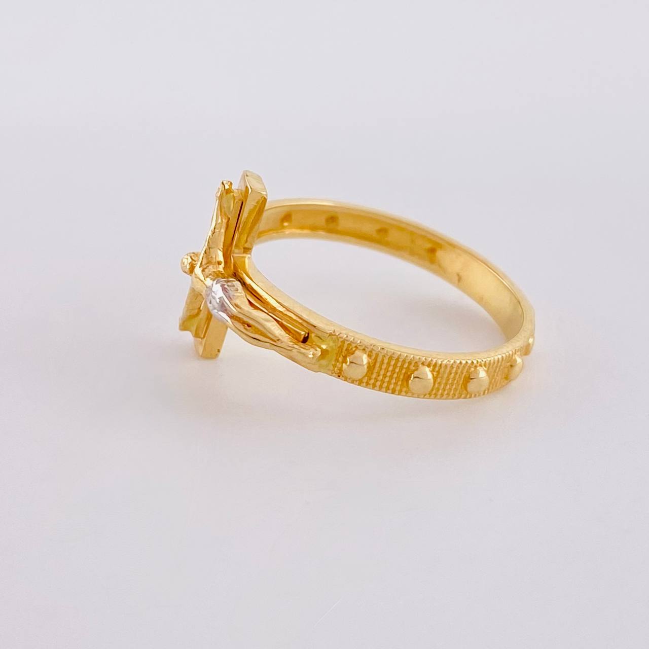 Anillo Cruz Cristo Punteado 3.05g / T7 Dos Oros Amarillo Blanco 18K