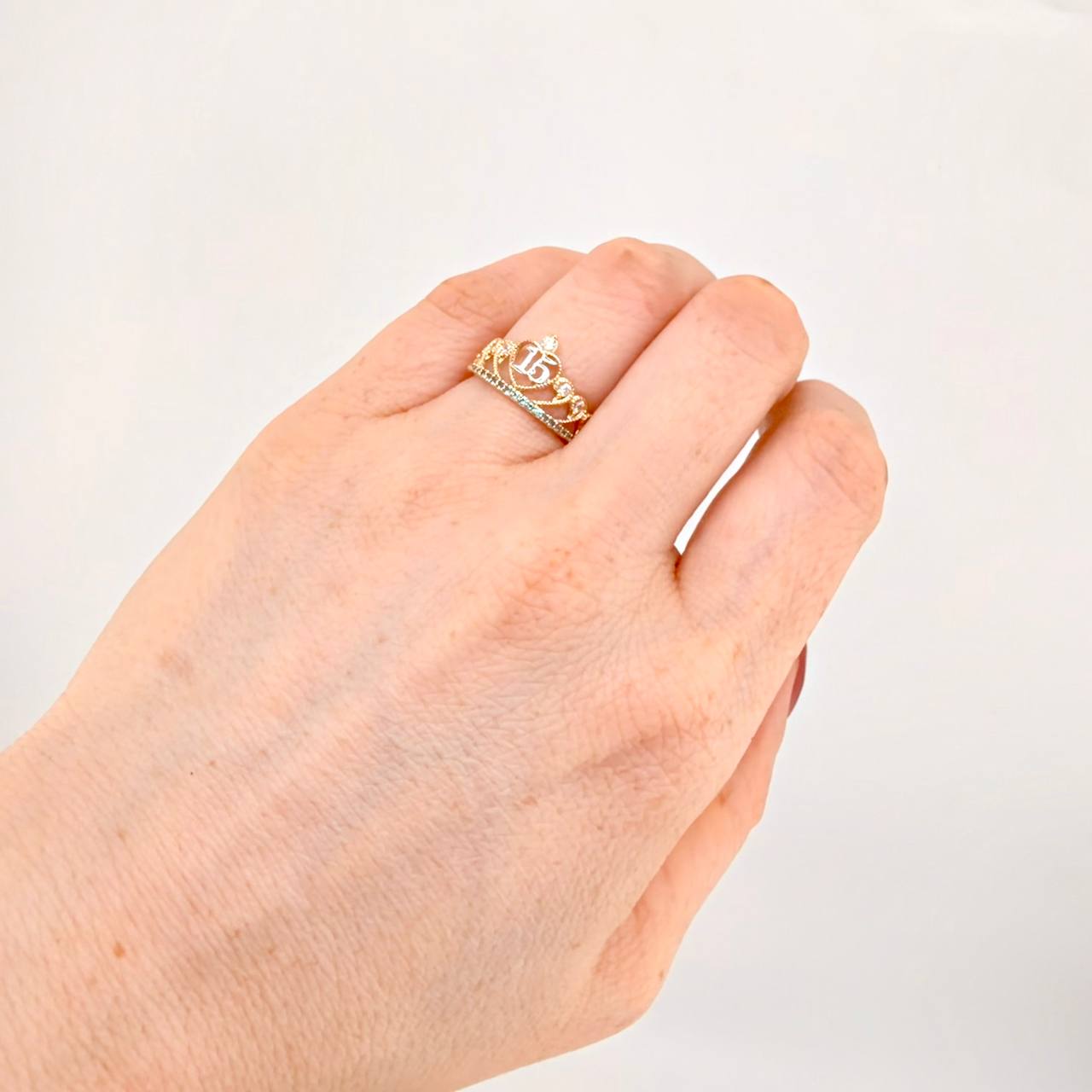 Anillo Corona 15´s 2.1g / T5 1/2 Dos Oros Amarillo Blanco 18K