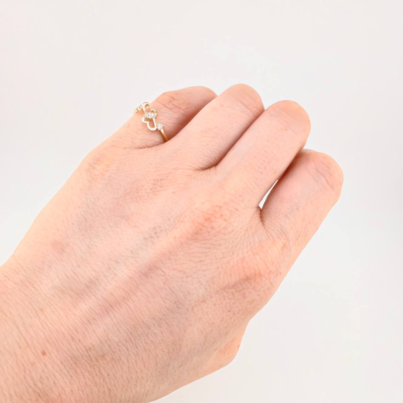 Anillo Corazon Entrelazados 1.4g / T4 1/2 Oro Amarillo 18K