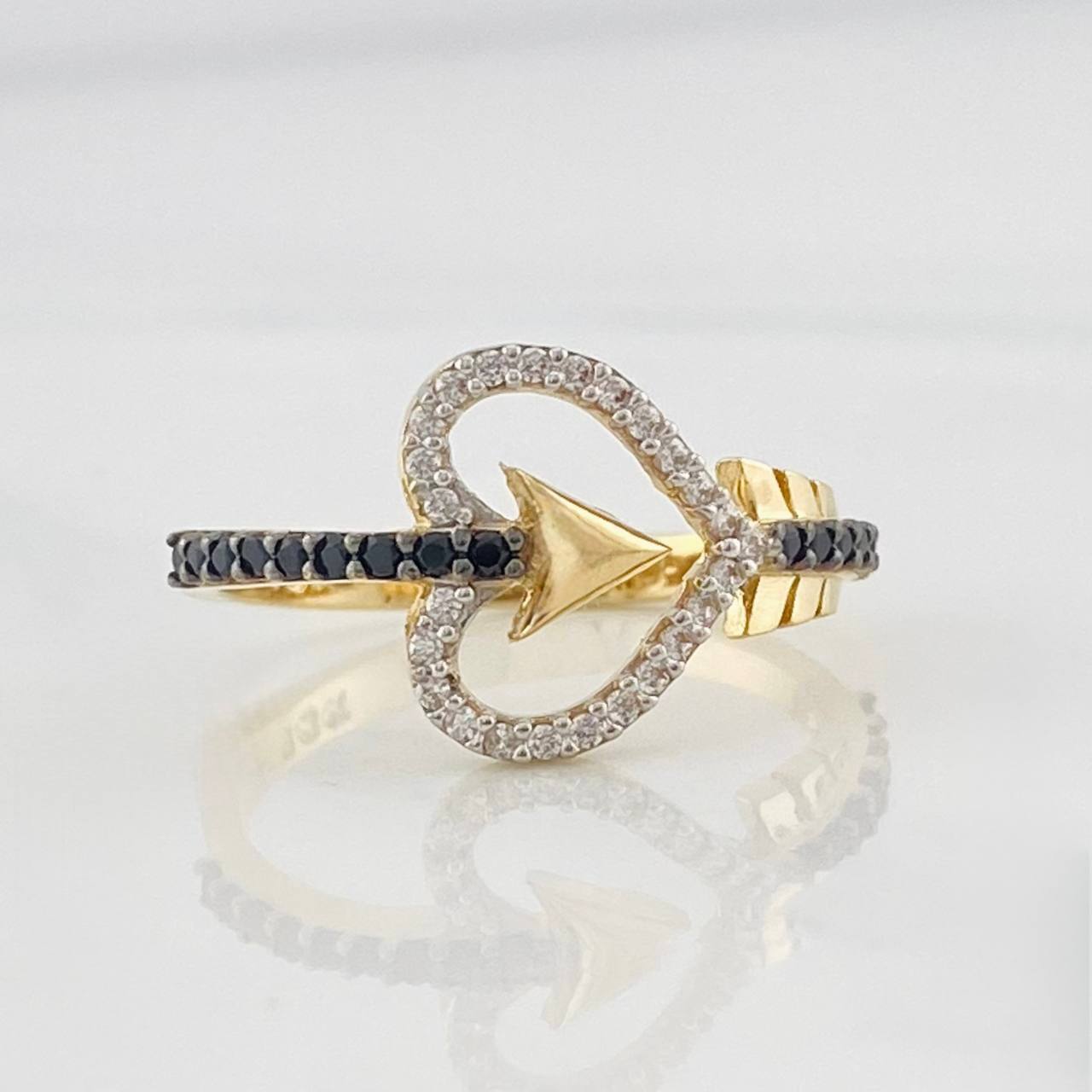 Anillo Corazon Flecha 2.85g / T7 Oro Amarillo 18K