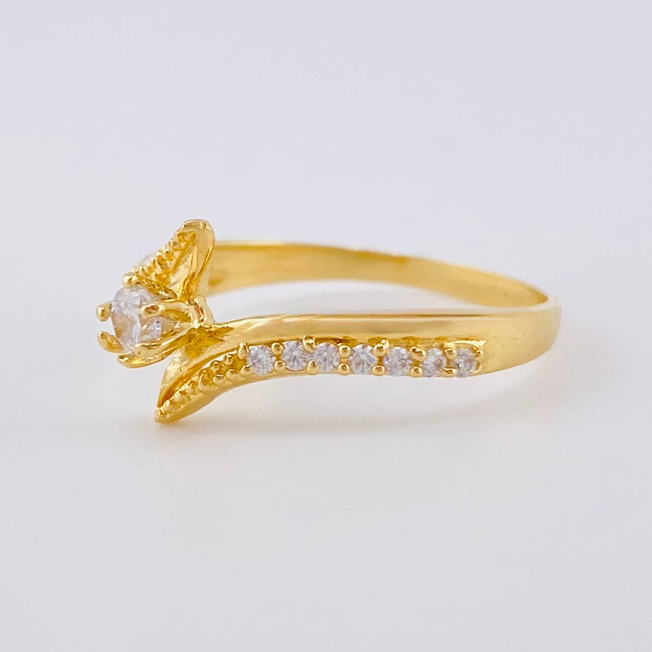 Anillo Solitario Olas Convergentes 1.95 g / T8 Oro Amarillo 18K
