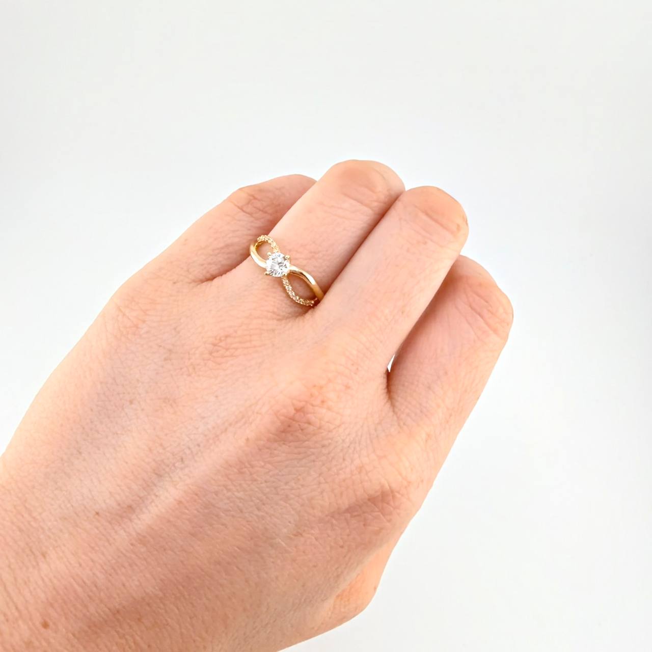 Anillo Solitario Entrelazado 2.45 g / T6 1/2 Oro Amarillo 18K