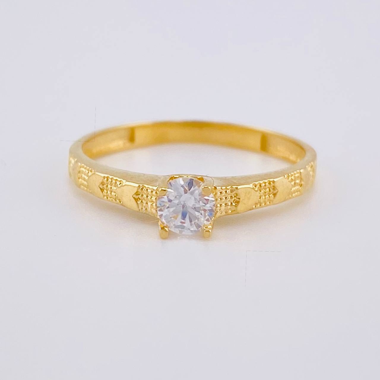 Anillo Solitario Corazones 1.7 g / T7 Oro Amarillo 18K