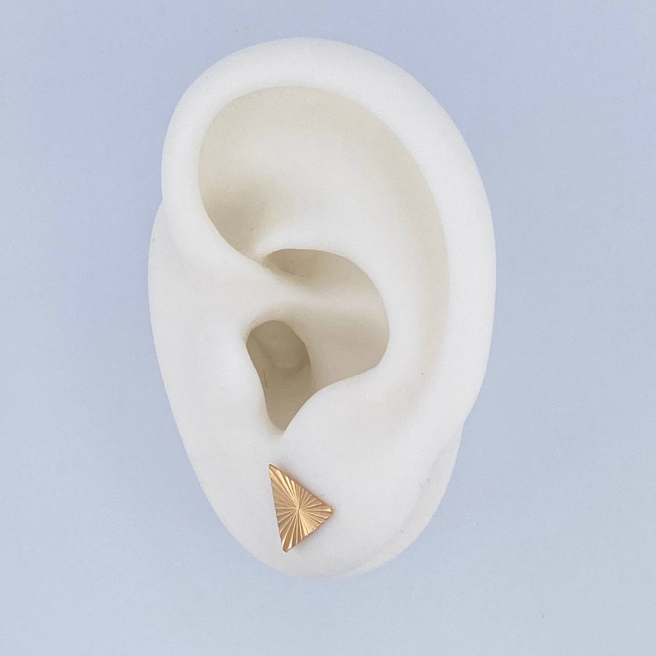 Topos Triangulo 0.75gr / Oro 18K &