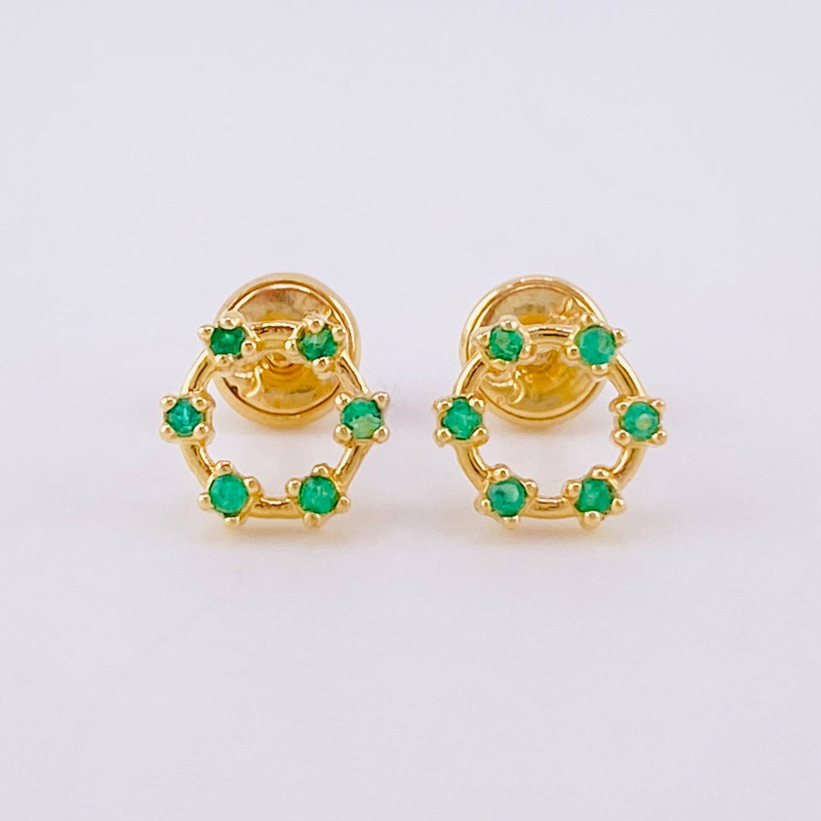 Topos Circulo Esmeraldas 9pts 1.35g / 7.8mm Oro Amarillo 18K