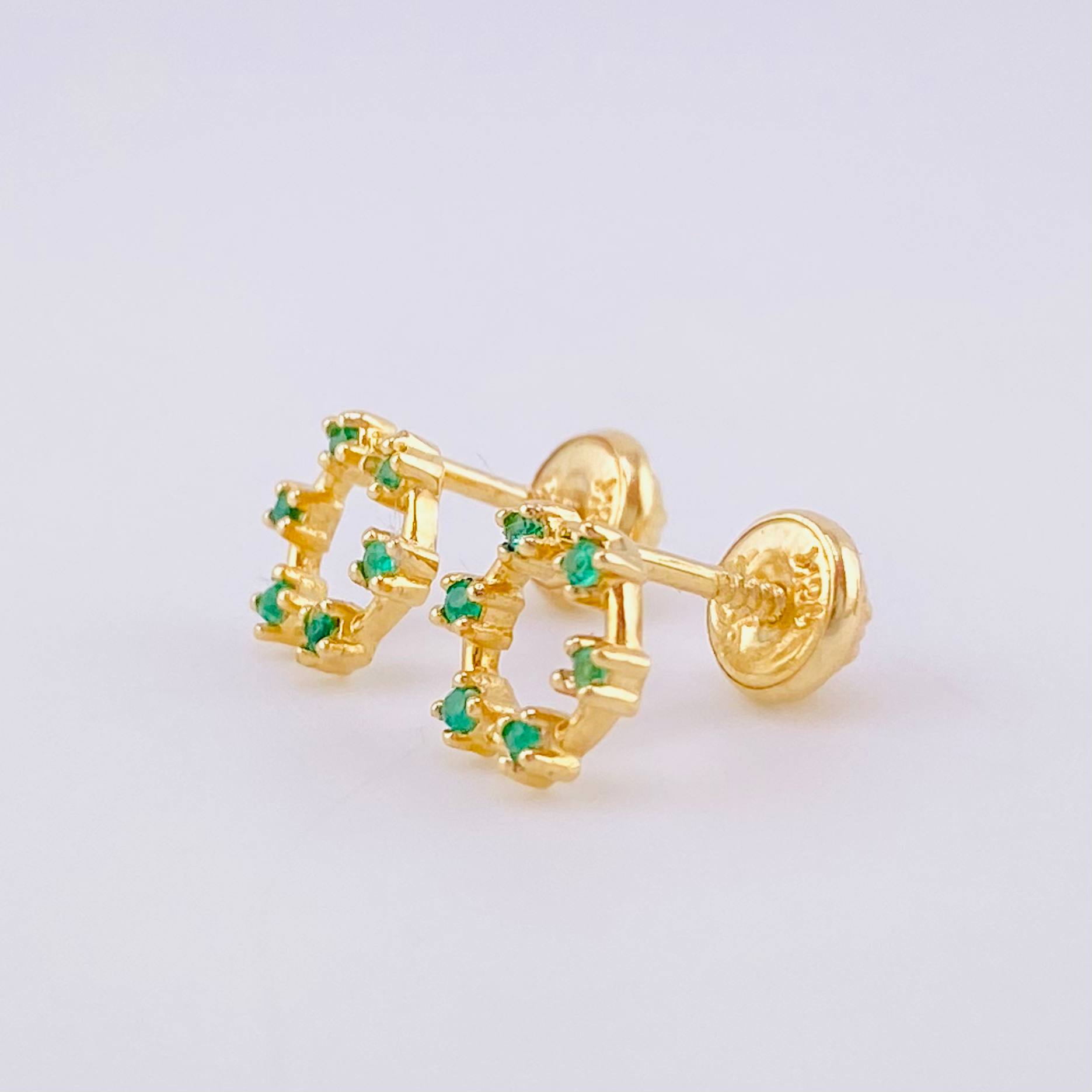 Topos Circulo Esmeraldas 9pts 1.35g / 7.8mm Oro Amarillo 18K