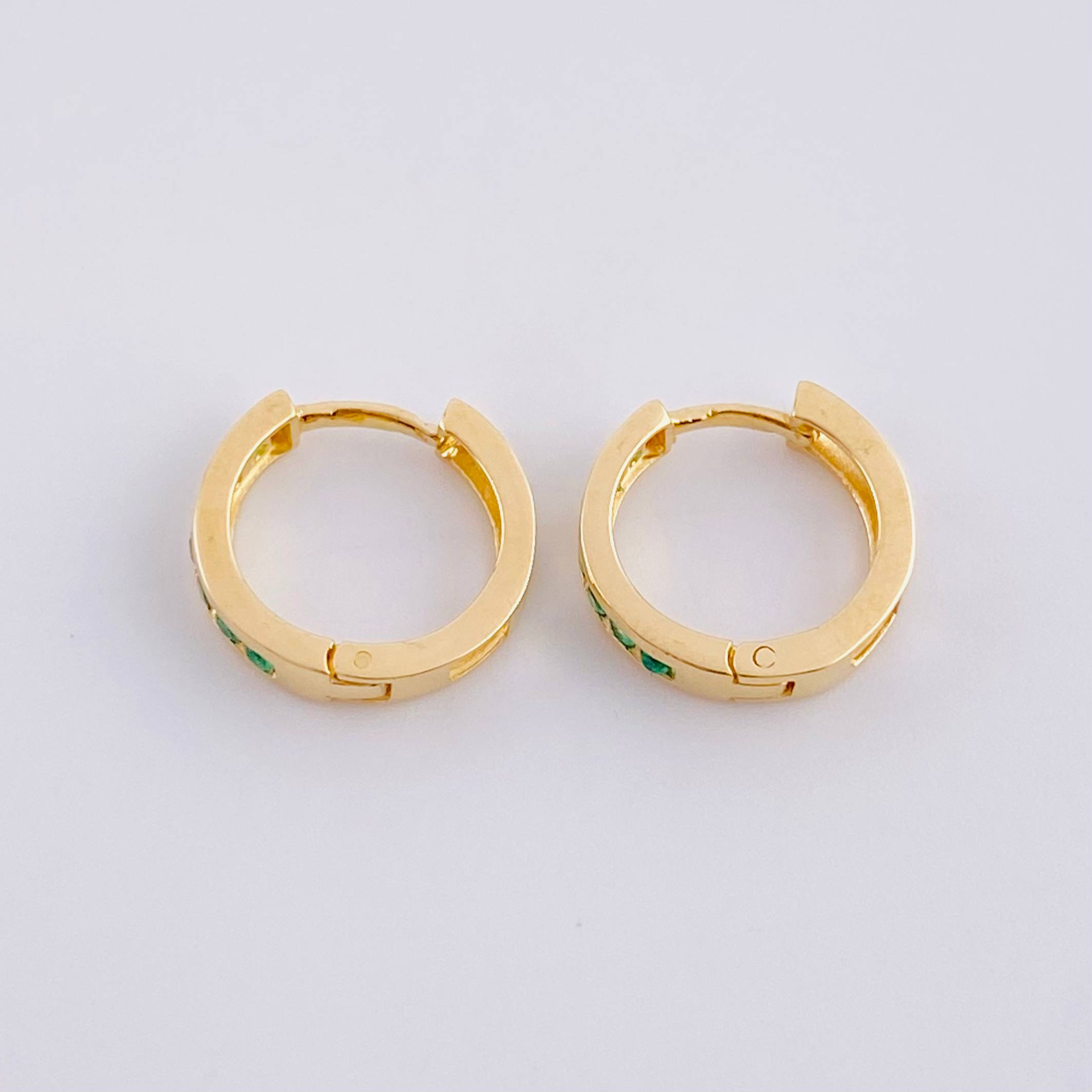 Candongas Carril Esmeraldas 13pts 1.6g / 1cm Oro Amarillo 18K