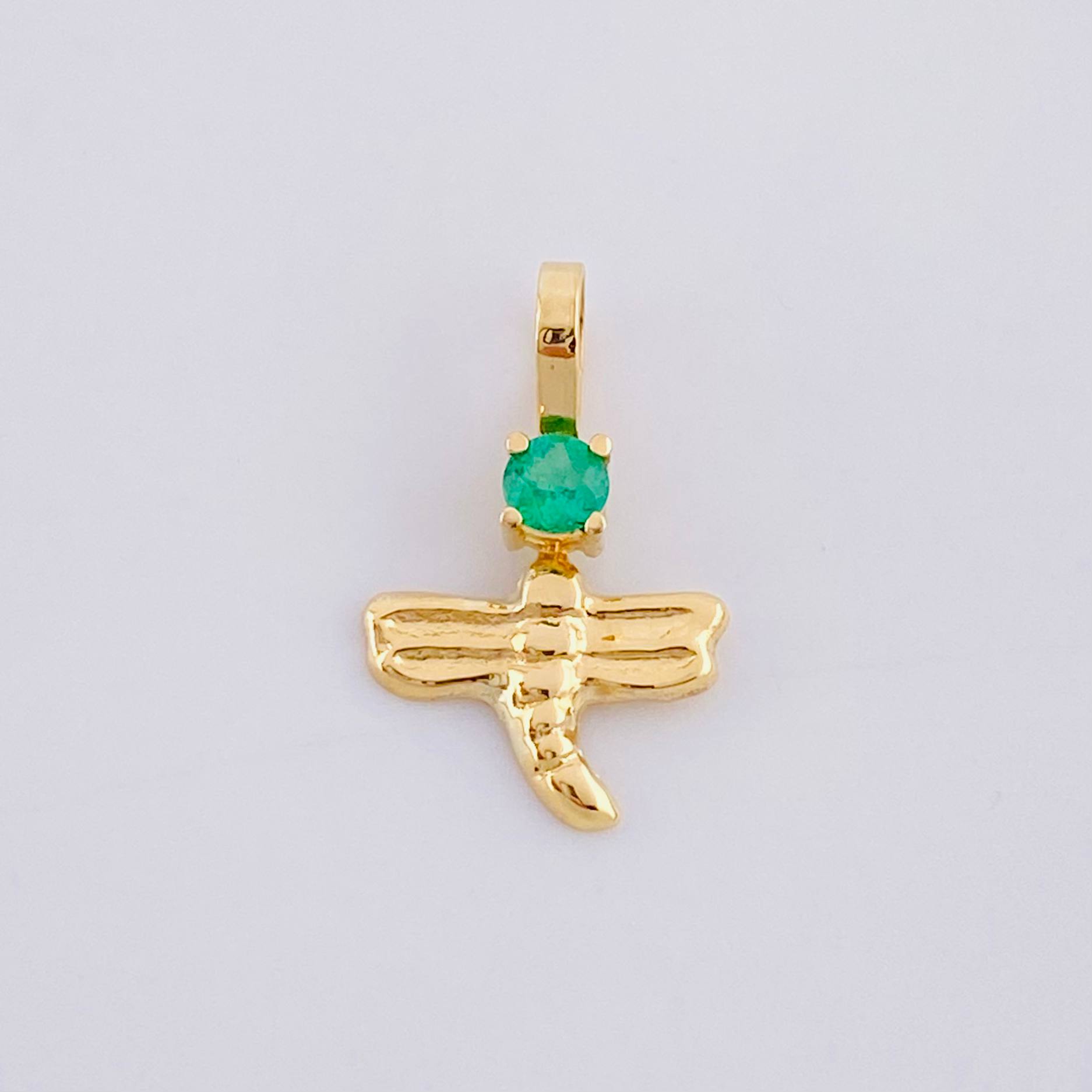 Dije Libelula Esmeralda 6pts 0.3g / 1.4cm Oro Amarillo 18K