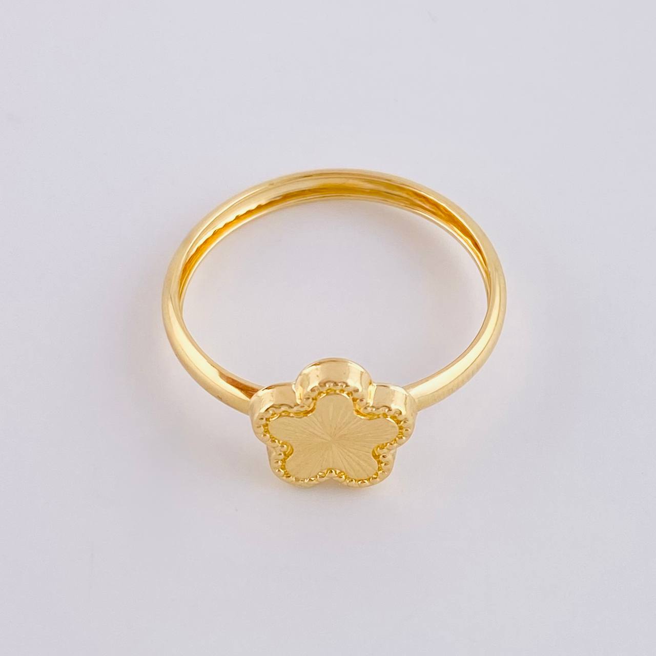 Anillo Flor Diamantada 1.15g / T9 3/4 Oro Amarillo 18K