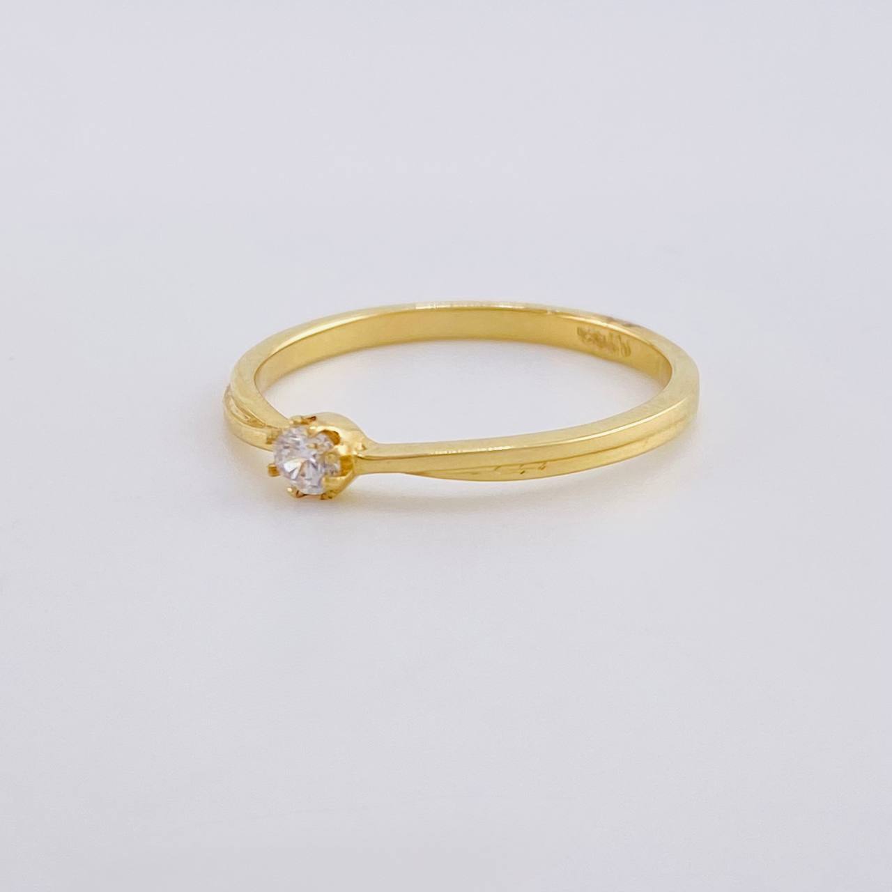 Anillo Solitario 2.05g / T7 3/4 Oro Amarillo 18K
