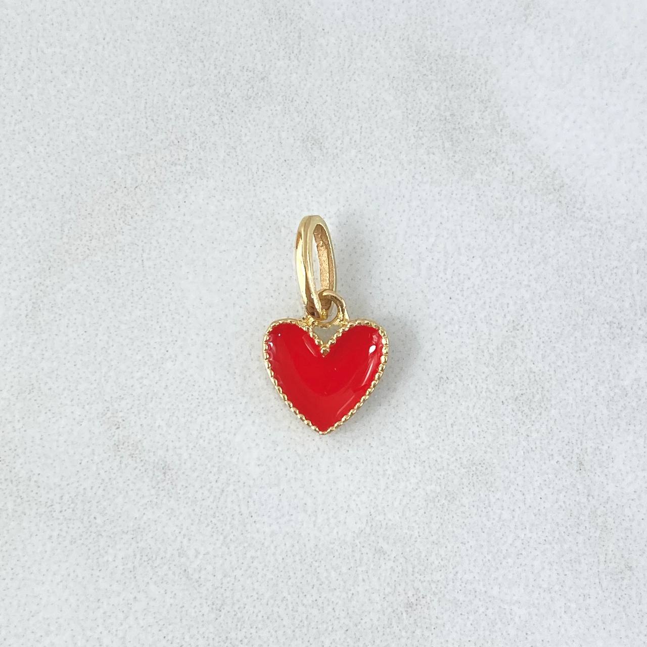 Dije Corazón Borde Texturizado 0.55gr / 1.5cm / Resina Roja Oro Amarillo 18K ©