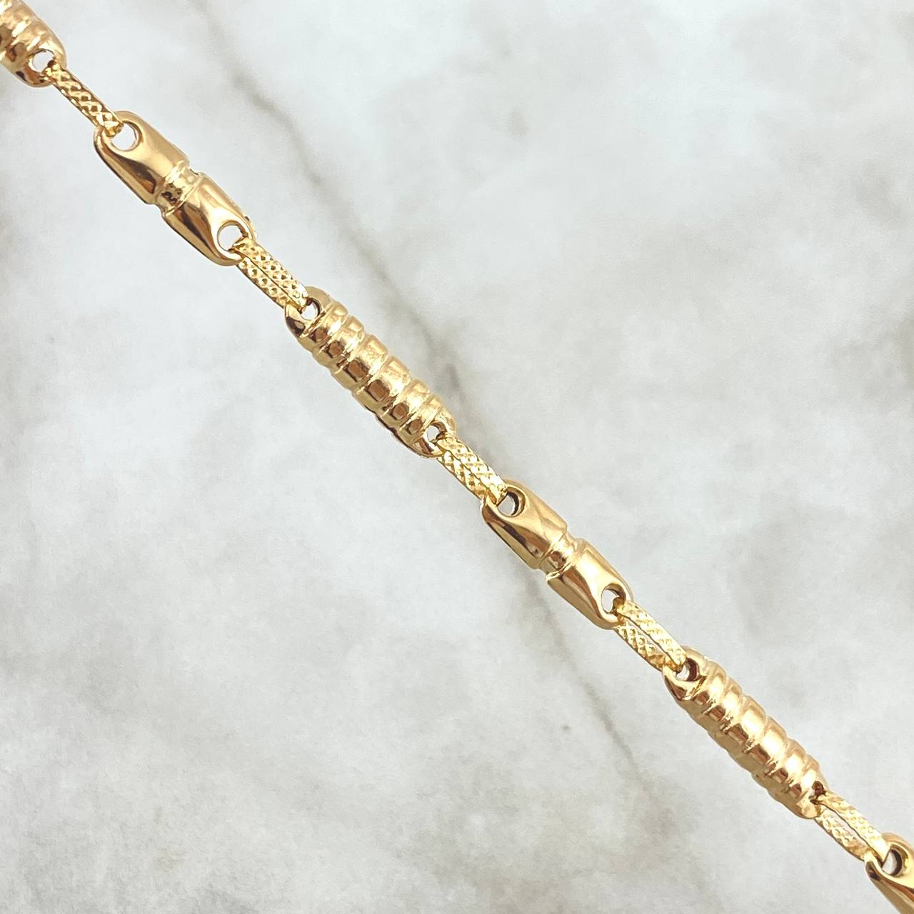 Cadena Rustica Barril Rayado 13.9gr / 60cm / 4mm Oro Amarillo 18K ©