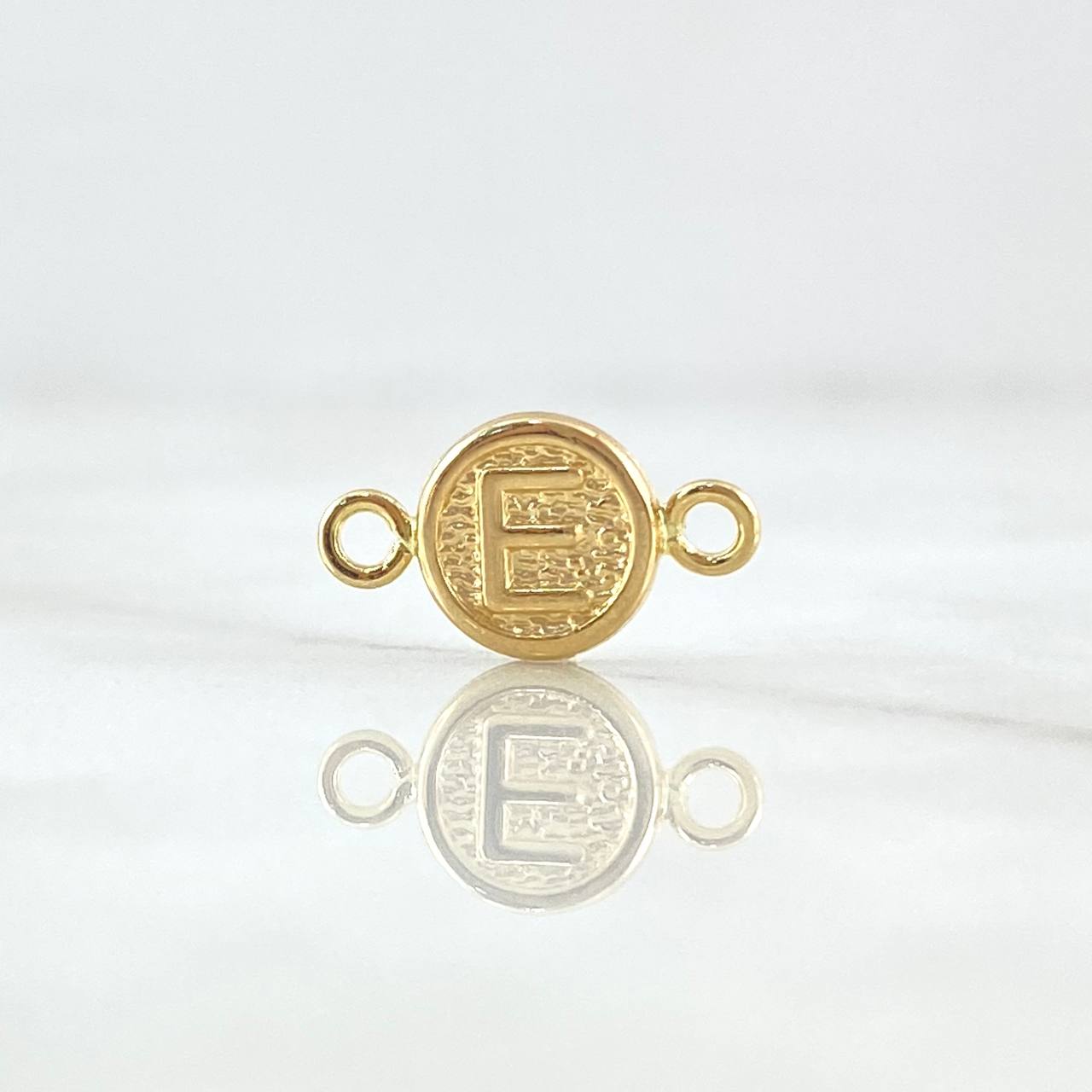 Herraje Letra E 0.35gr / 1.5cm / Circulo Texturizado Oro Amarillo 18K *
