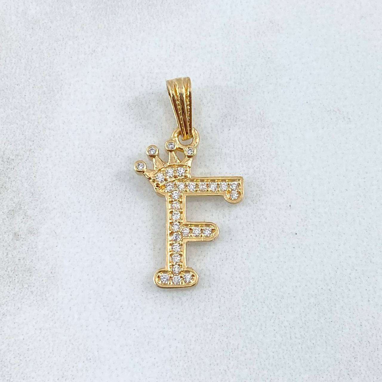 Dije Letra F Corona 1.25gr / 2.5cm / Circones Blancos Oro Amarillo 18K