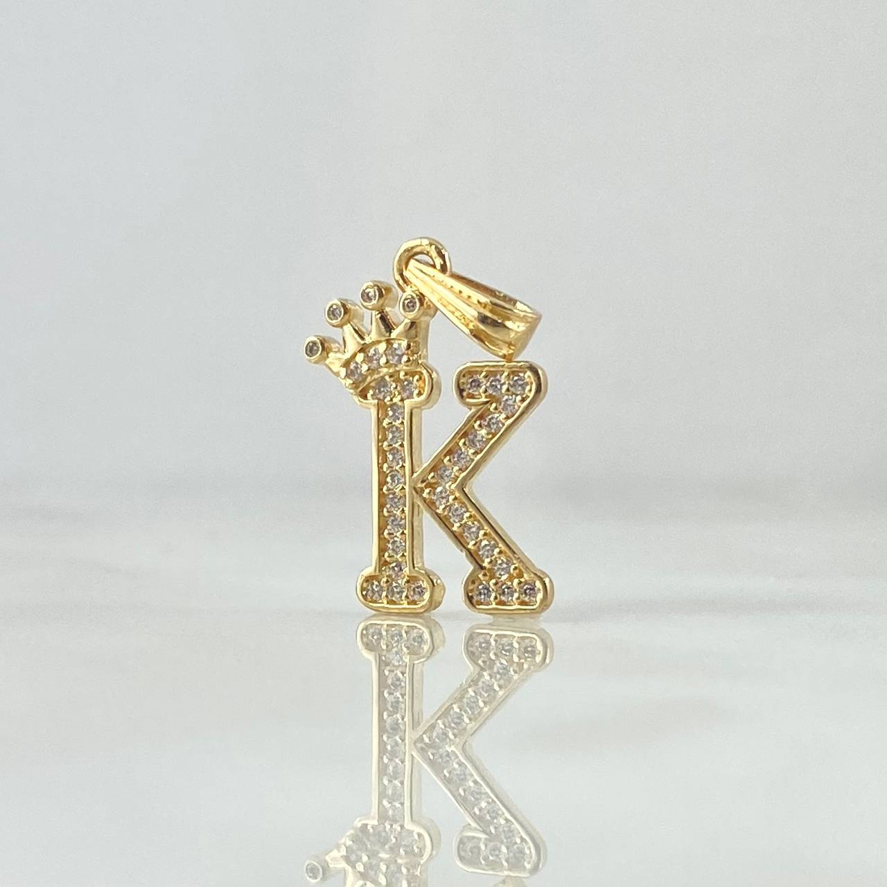 Dije Letra K Corona 1.65gr / 2.4cm / Circones Blancos Oro Amarillo 18K ©