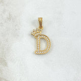 Dije Letra D Corona 1.4gr / 2.5cm / Circones Blancos Oro Amarillo 18K