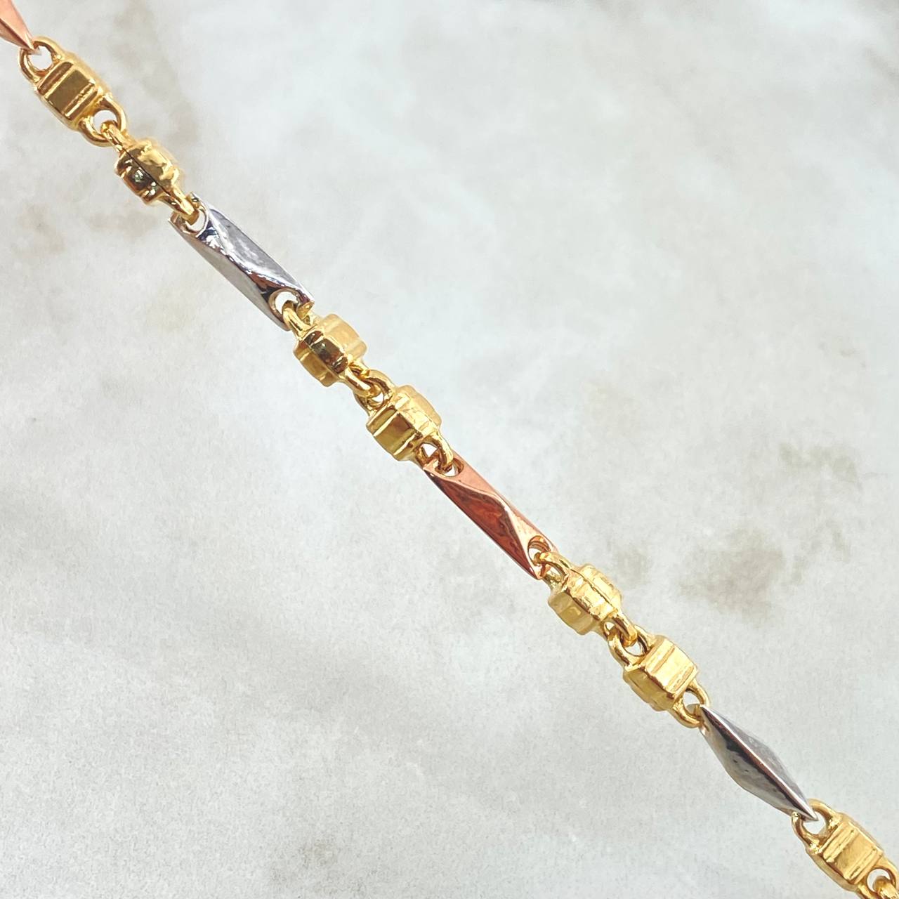 Pulso Rustico Español 6gr / 21.5cm / 4.3mm Tres Oros 18K ©