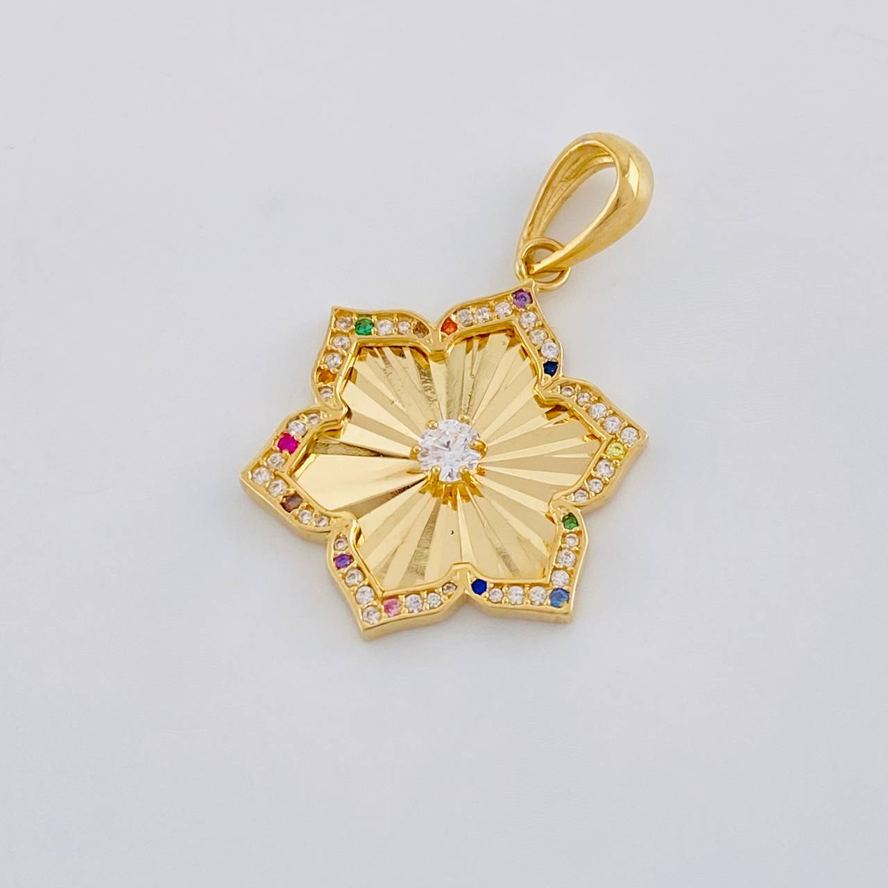 Dije Flor de Loto 3.35g / 3.3cm Oro Amarillo 18K