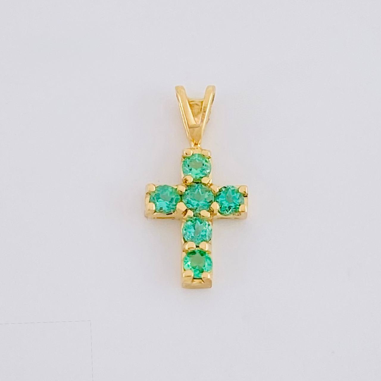 Dije Cruz Tupida Esmeraldas 10pts 0.4g / 1.3cm Oro Amarillo 18K