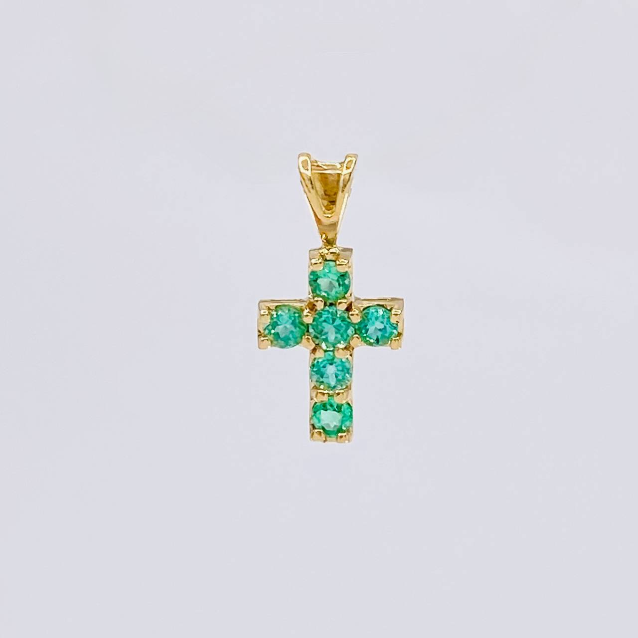 Dije Cruz Tupida Esmeraldas 22pts 0.45g / 1.4cm Oro Amarillo 18K