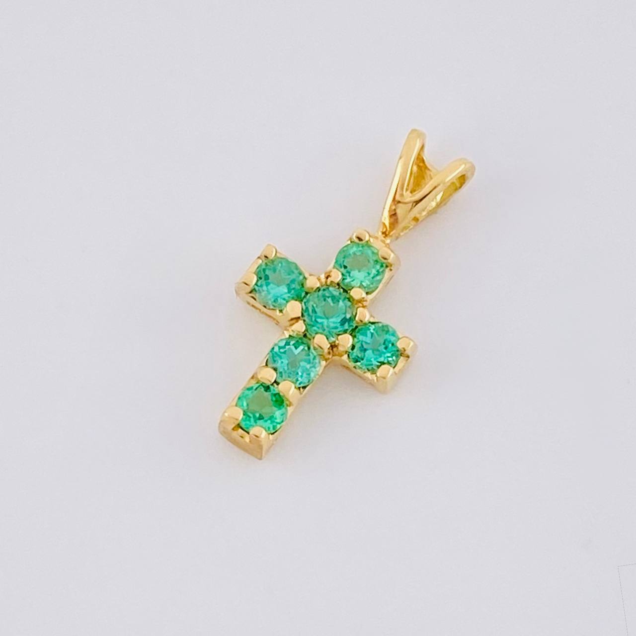 Dije Cruz Tupida Esmeraldas 22pts 0.45g / 1.4cm Oro Amarillo 18K