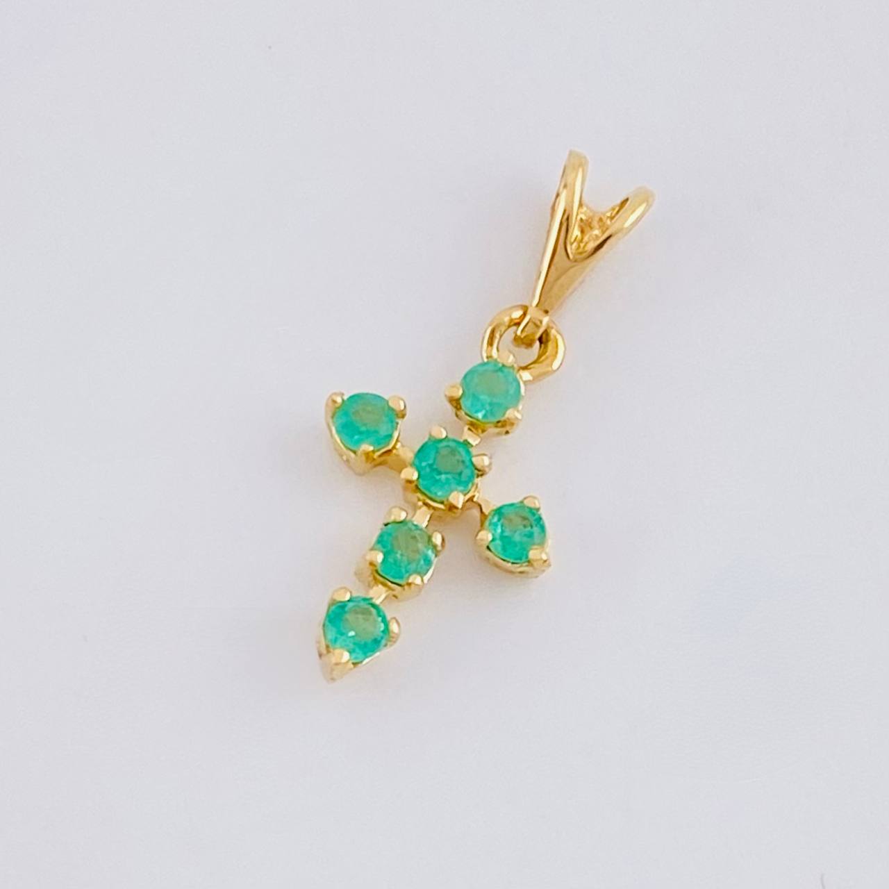 Dije Cruz Puntas Flechas Esmeraldas 14pts 0.45g / 1.6cm Oro Amarillo 18K