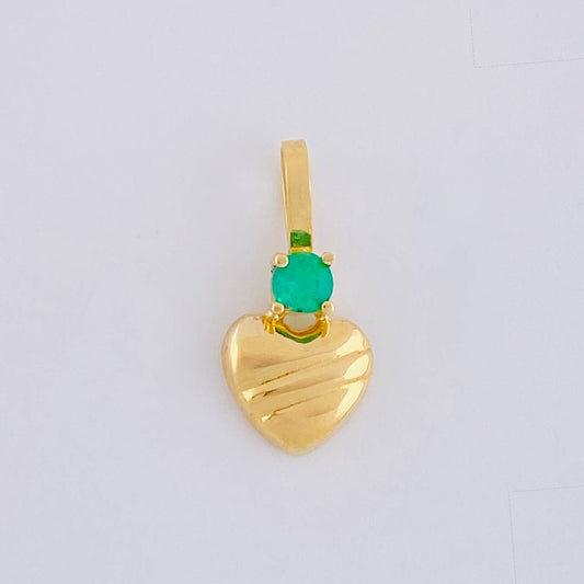 Dije Corazón Rayado Esmeralda 6pts 0.3g / 1.3cm Oro Amarillo 18K