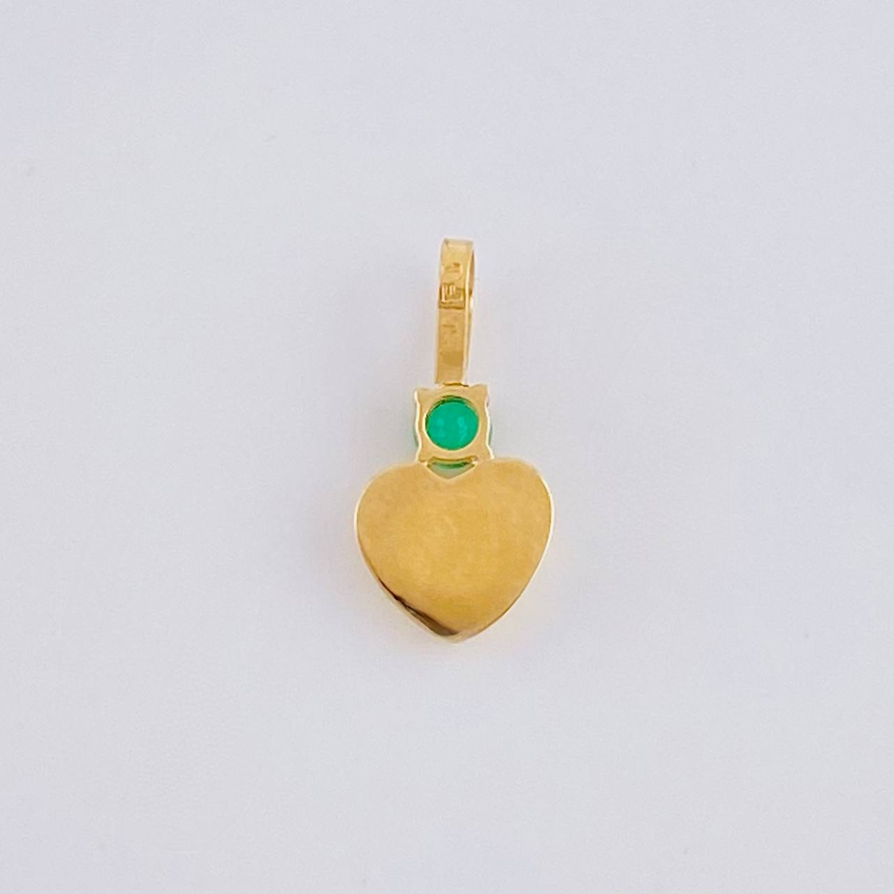 Dije Corazón Rayado Esmeralda 6pts 0.3g / 1.3cm Oro Amarillo 18K
