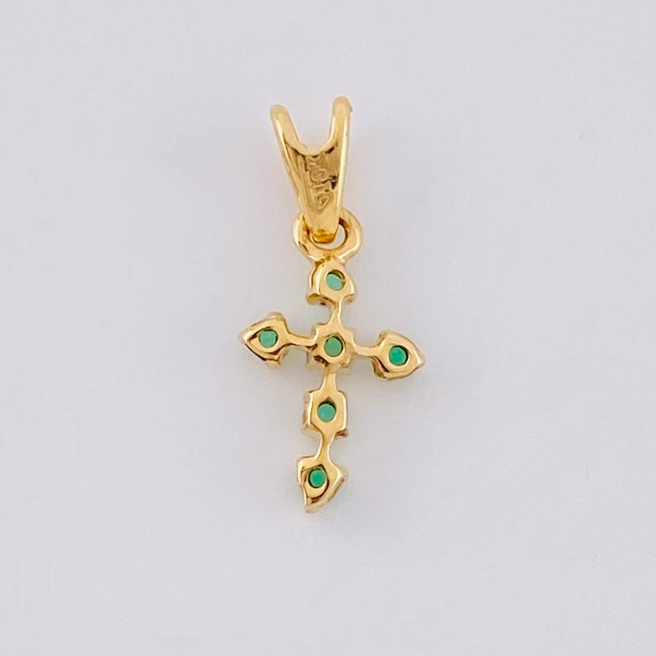 Dije Cruz Puntas Flechas Esmeraldas 7pts 0.25g / 1.3cm Oro Amarillo 18K