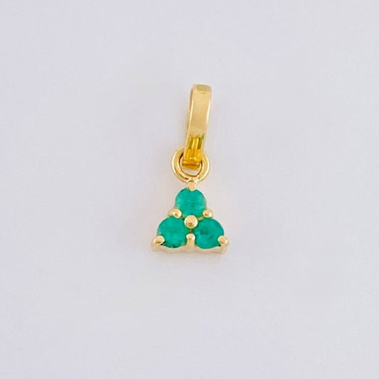 Dije Triangulo Esmeraldas 13pts 0.3g / 1cm Oro Amarillo 18K