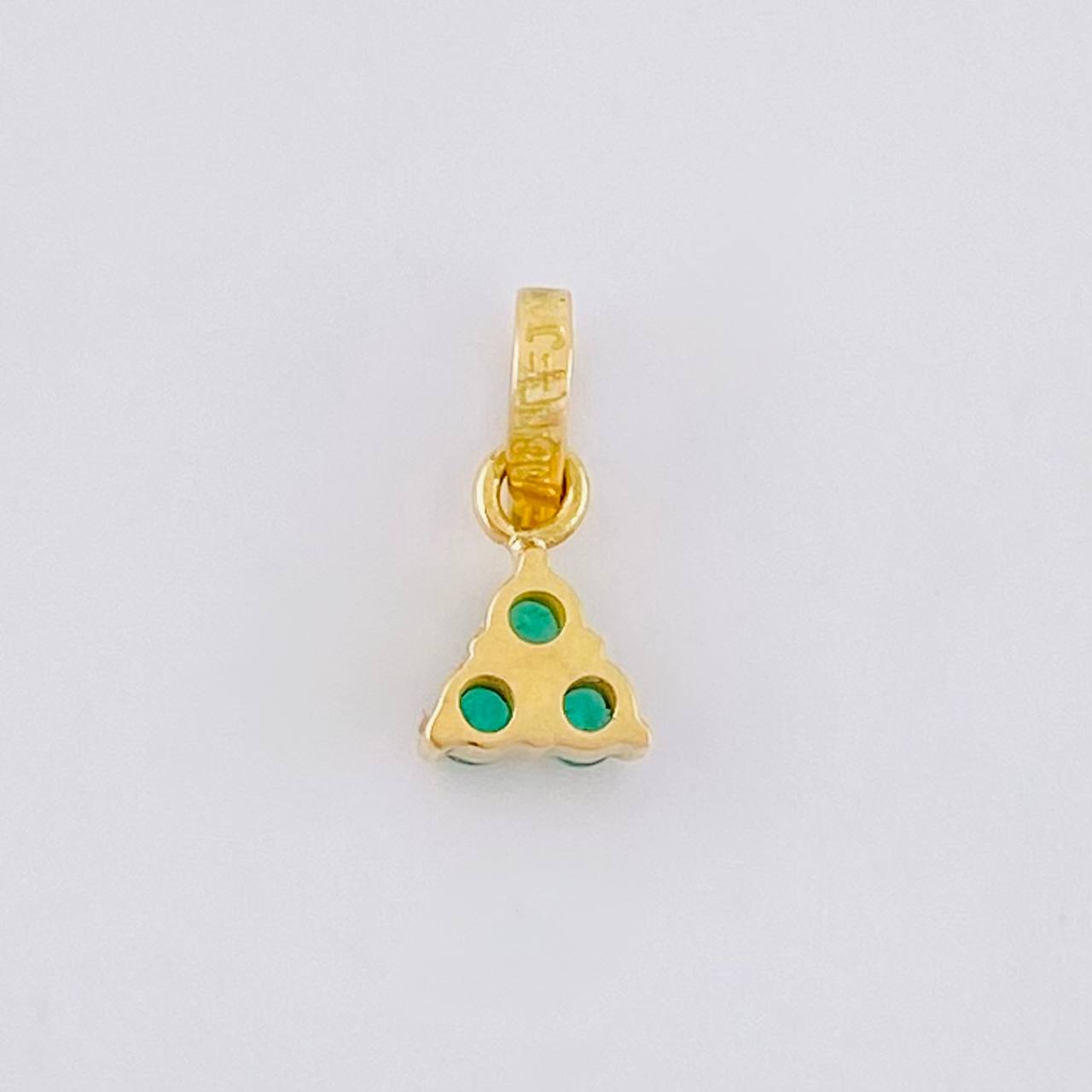 Dije Triangulo Esmeraldas 13pts 0.3g / 1cm Oro Amarillo 18K