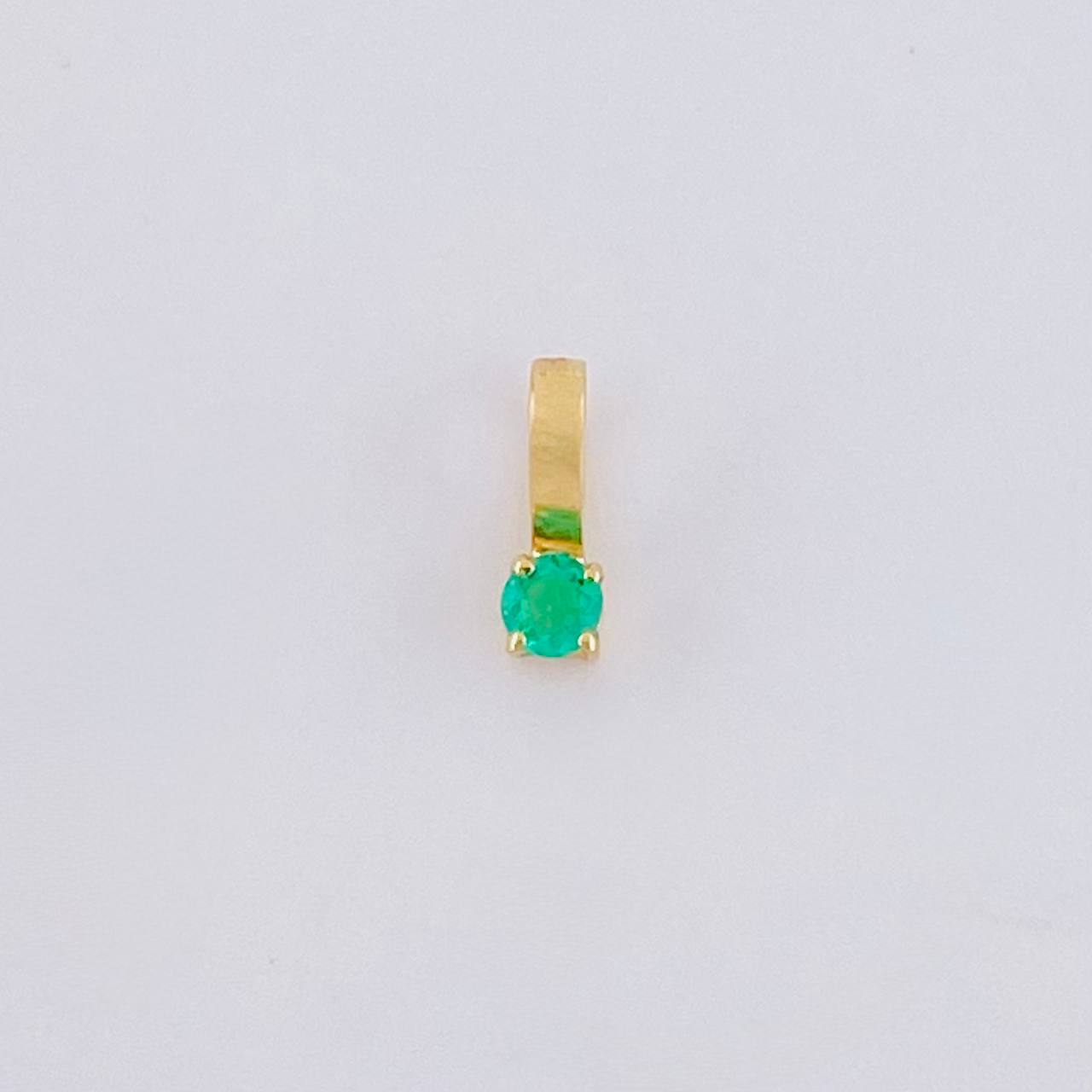 Dije Circulo Esmeralda 3pts 0.1g / 0.6cm Oro Amarillo 18K