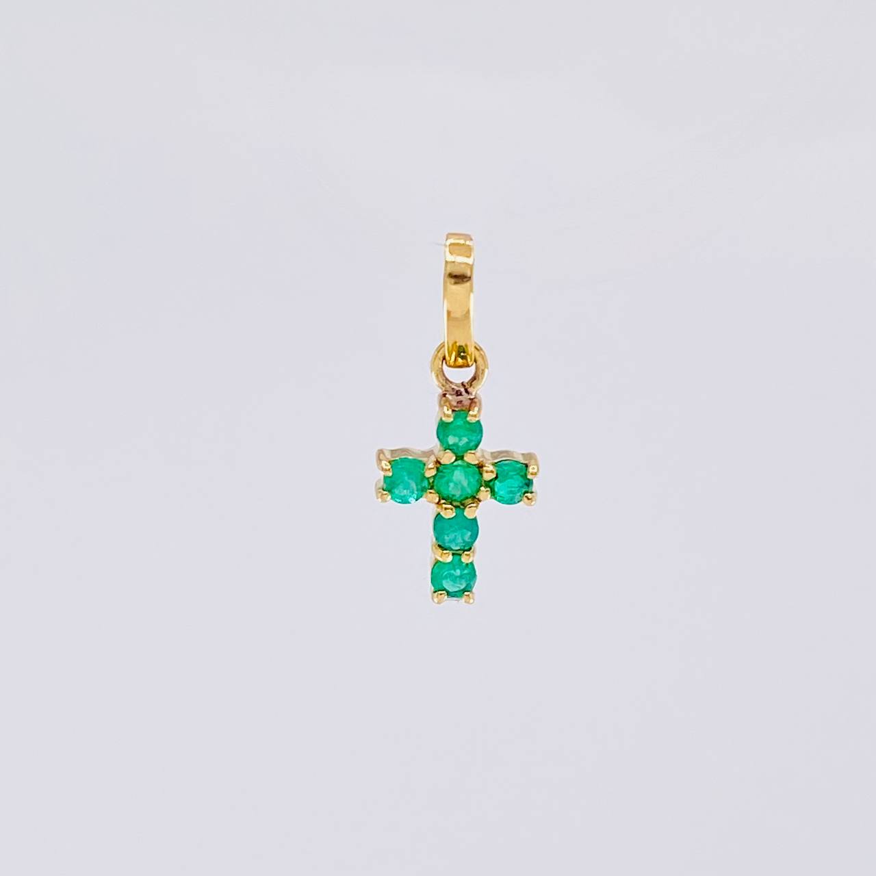Dije Cruz Tupida Esmeraldas 10pts 0.4g / 1.3cm Oro Amarillo 18K