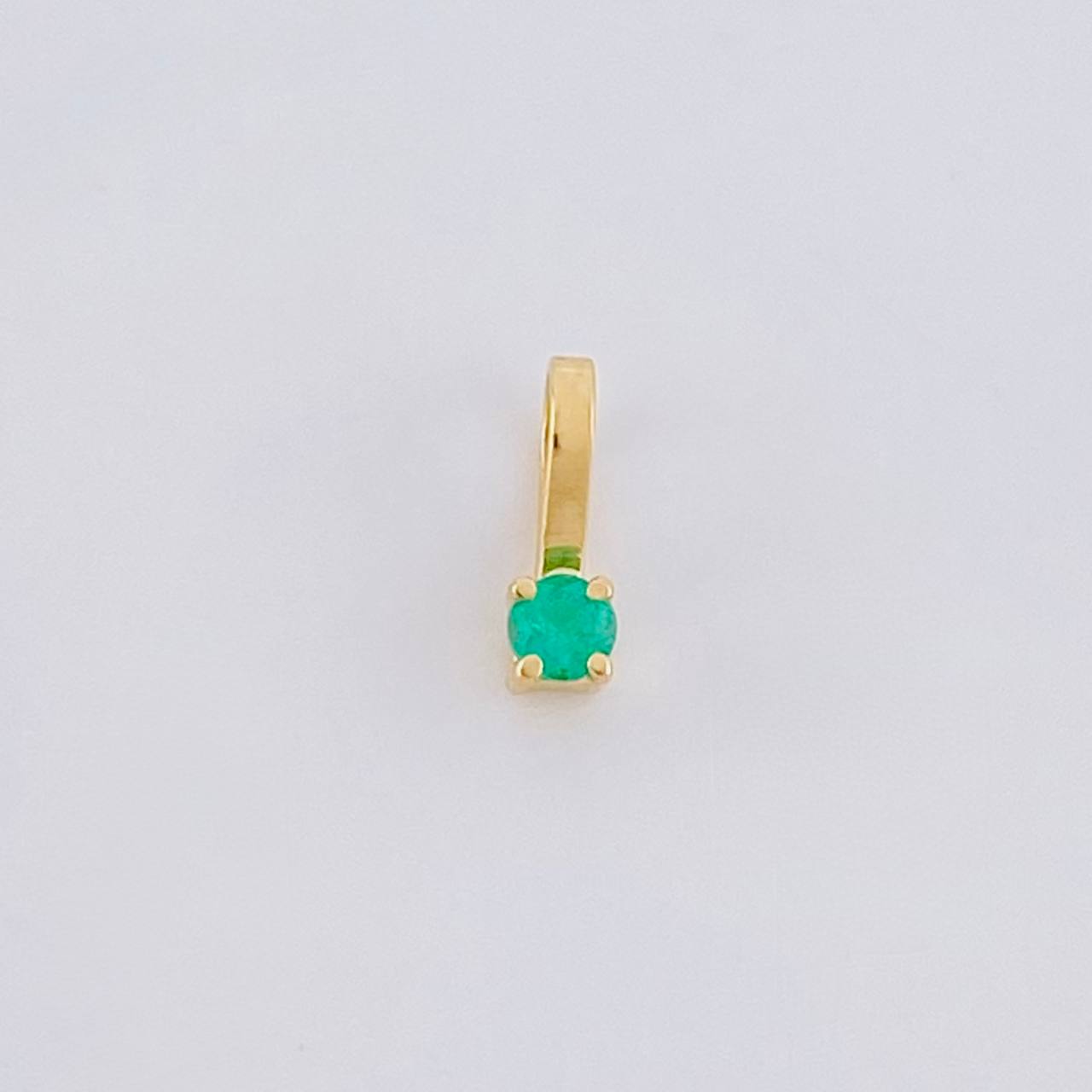 Dije Circulo Esmeralda 4pts 0.15g / 0.7cm Oro Amarillo 18K