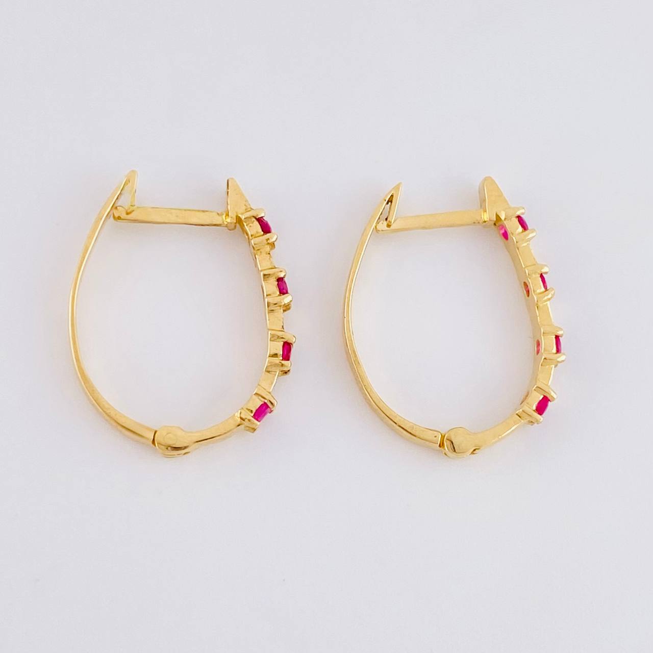Candongas Huggy Fucsias Rubíes 31pts 1.75g / 1.7cm Oro Amarillo 18K