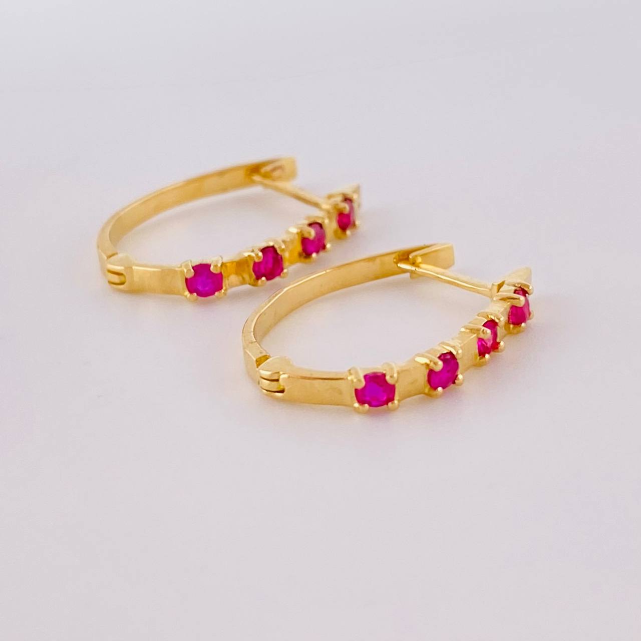 Candongas Huggy Fucsias Rubíes 31pts 1.75g / 1.7cm Oro Amarillo 18K