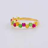 Anillo Carril Fucsias Verdes Amarillos Zafiros 95pts 1.95g / T4 1/2 Oro Amarillo 18K