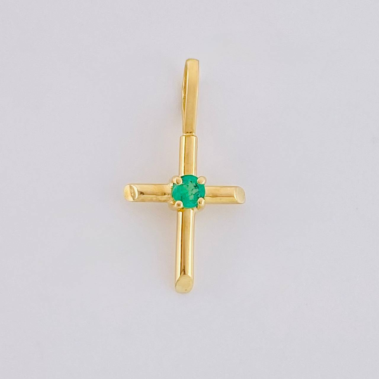 Dije Cruz Puntas Lisas Esmeralda 6pts 0.35g / 1.7cm Oro Amarillo 18K