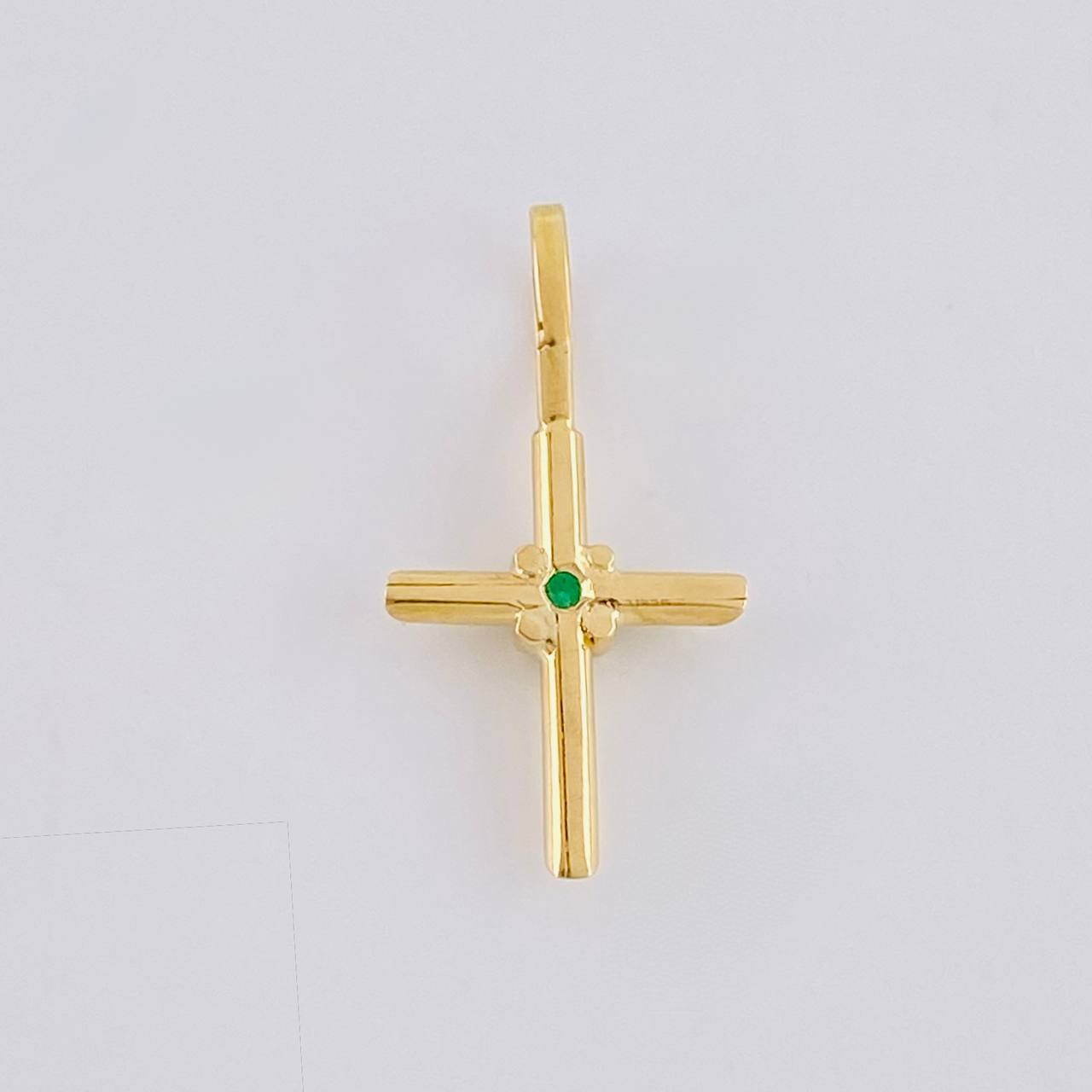 Dije Cruz Puntas Lisas Esmeralda 6pts 0.35g / 1.7cm Oro Amarillo 18K