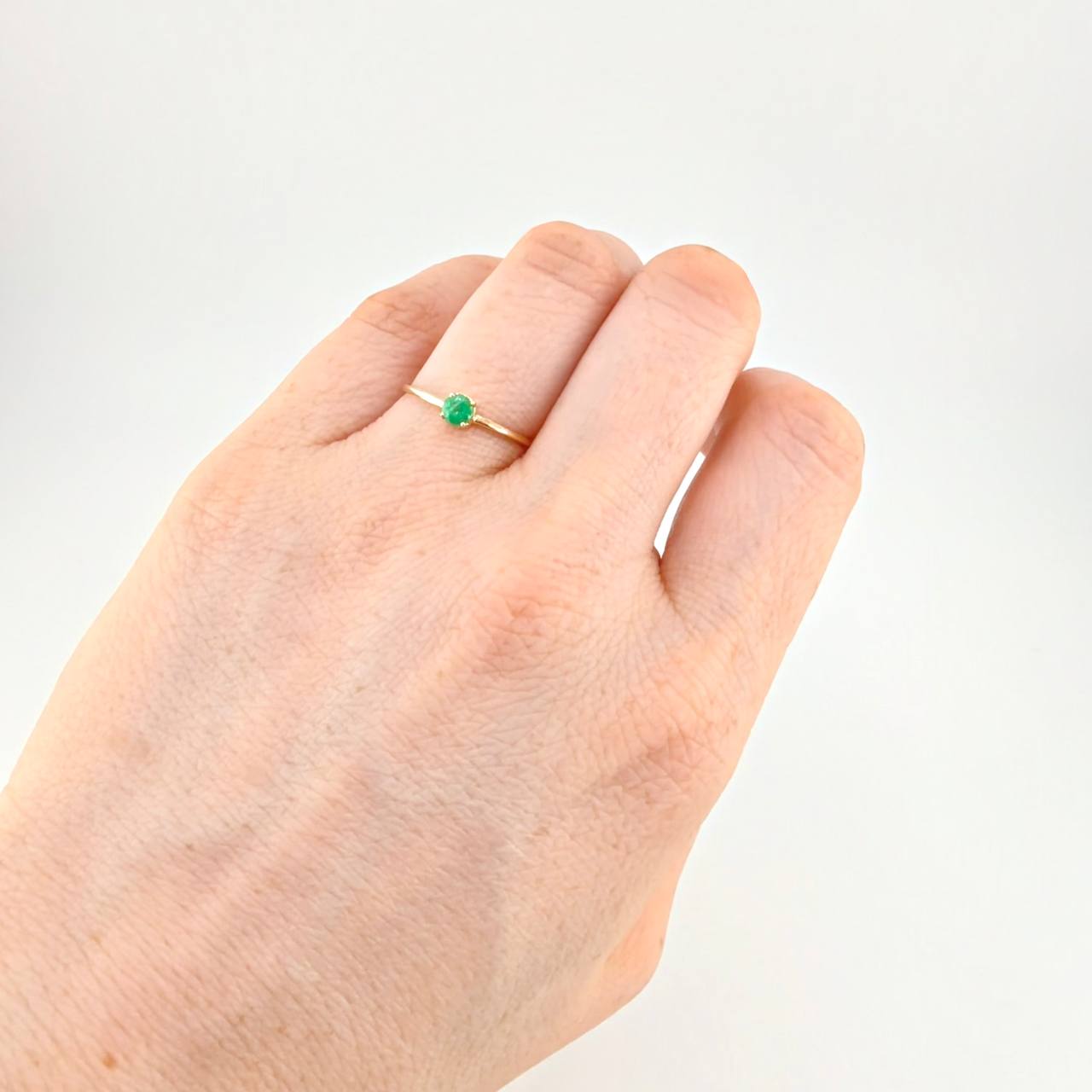 Anillo Solitario Canasta Esmeralda 16pts 1.1g / T7 Oro Amarillo 18K
